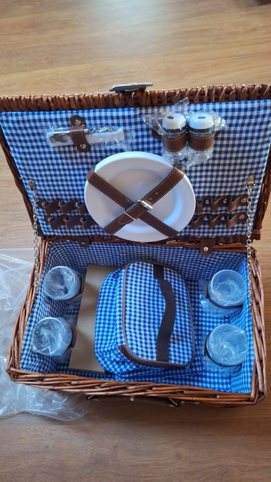 Cos pentru picnic, Zolta, 4 persoane, nou.