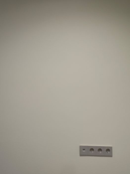 Водоэмульсионную краску Dulux