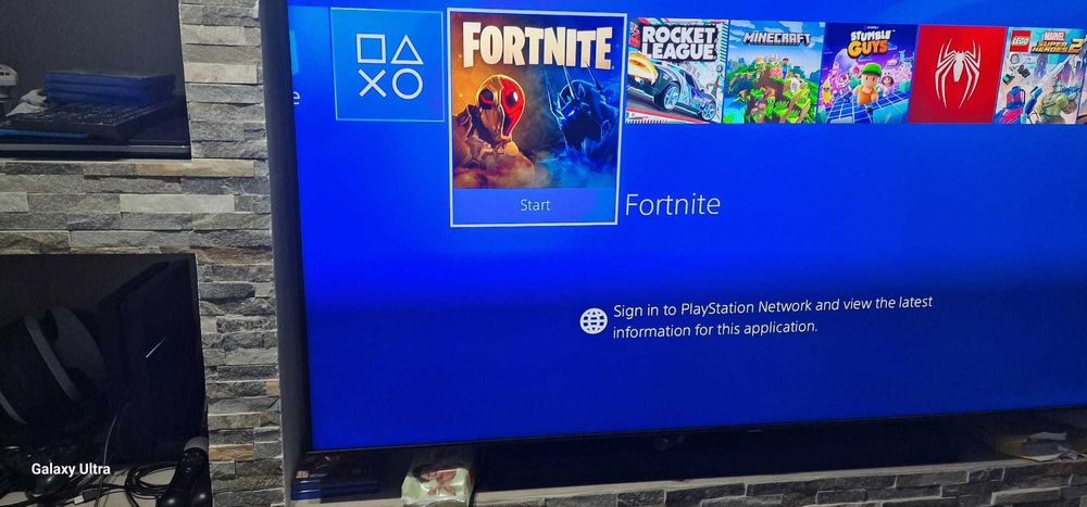 PS4 HD 500 sau SSD 1TB cu stand de incarcare, doua controllere si 8 jocuri