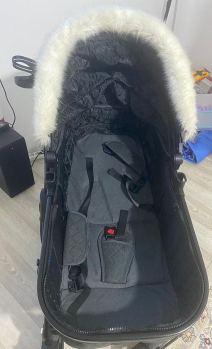 Срочно продам детскую коляску