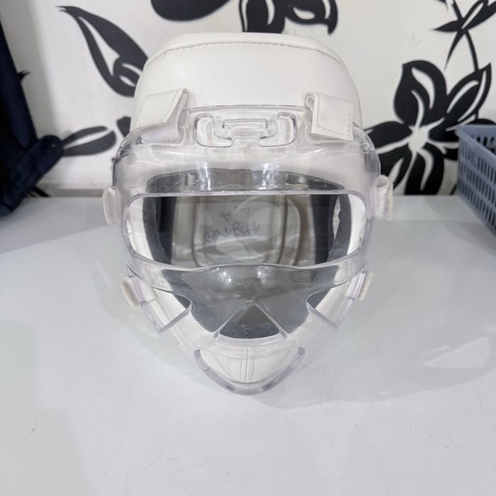 Продам шлем для карате