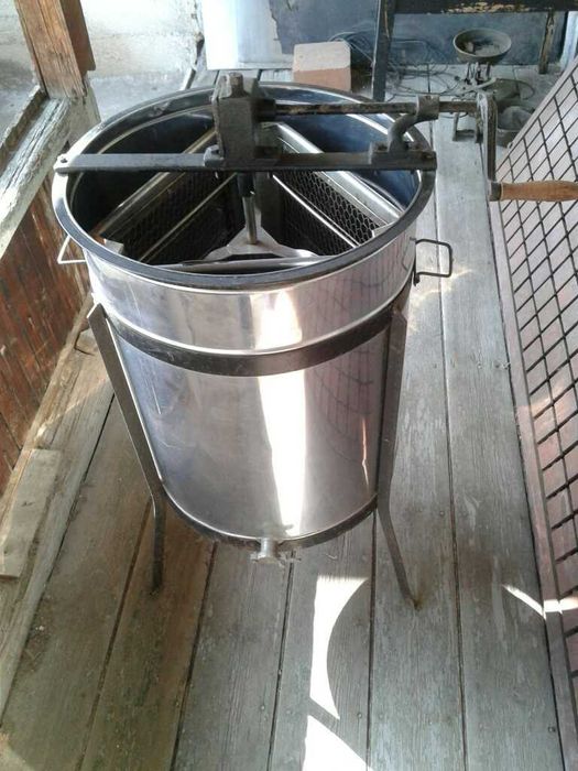 Центрофуга за вадене на мед ,неръждаема.