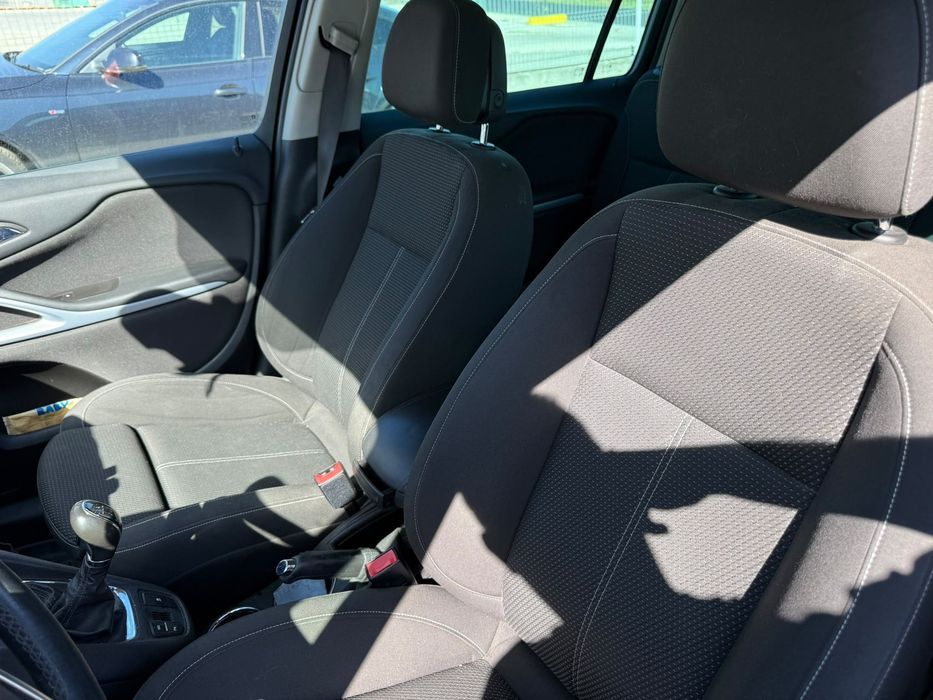 Dezmembrez Opel zafira c 2013 Maro - GOP 1.6 cdti B16DTH volan stanga