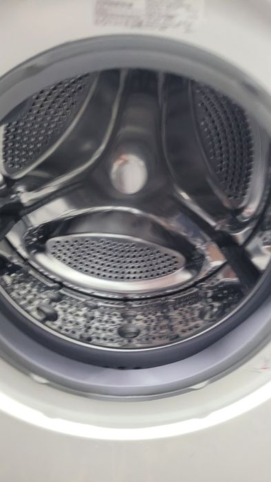 Стиральная машина lg 6 кг в хорошем состоянии рабочая  хорошо стирает