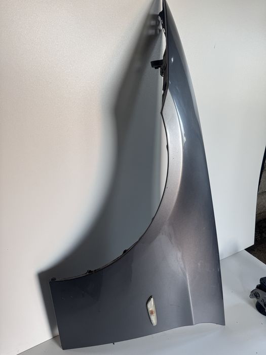 Aripa stanga gri bmw e90 e91 seria 3
