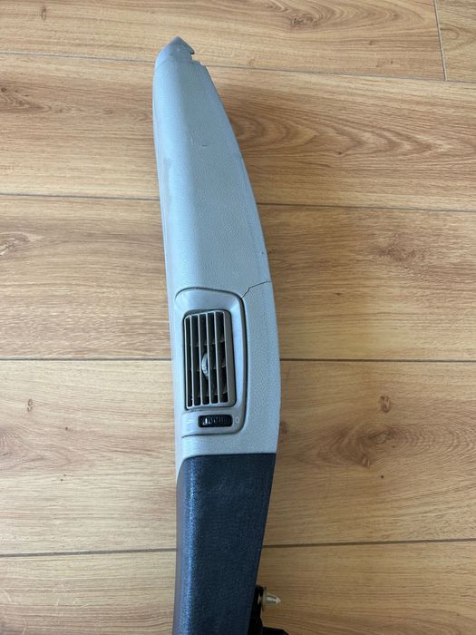 Кора на дясна колона Volvo s60