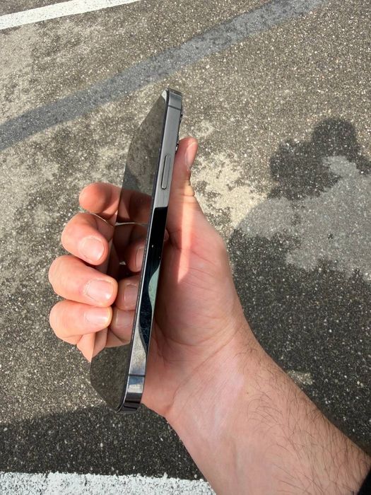 продавам iPhone 13 про макс