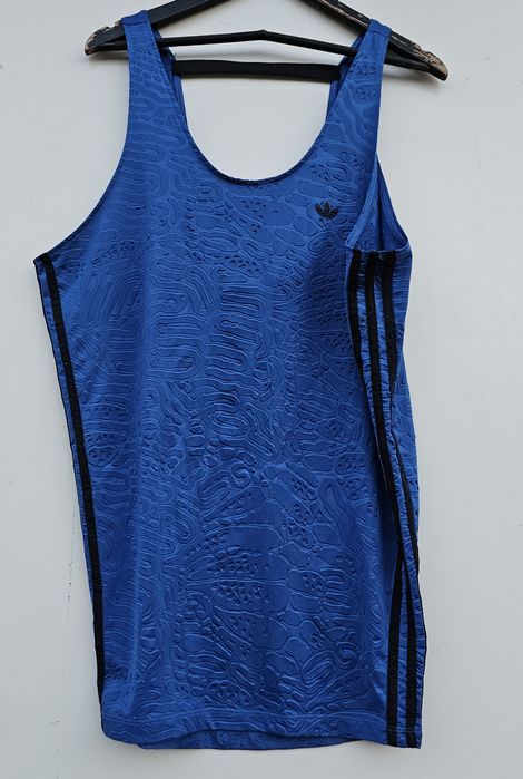 Adidas оригинална дамска рокля М размер