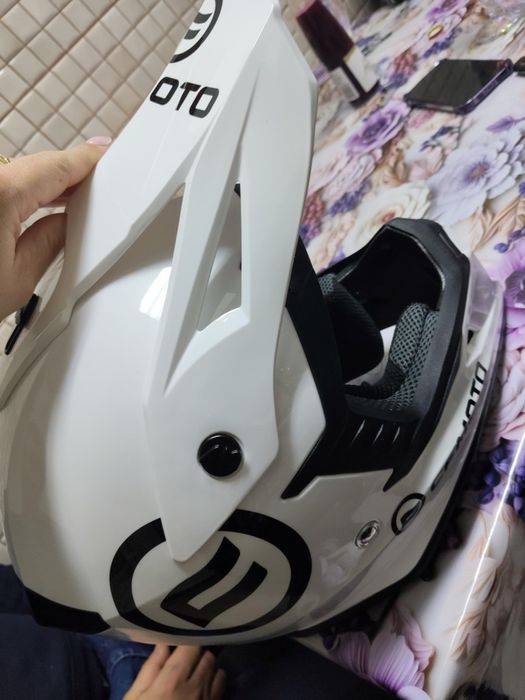 Vând casca CF MOTO și ochelari protecție Leatt