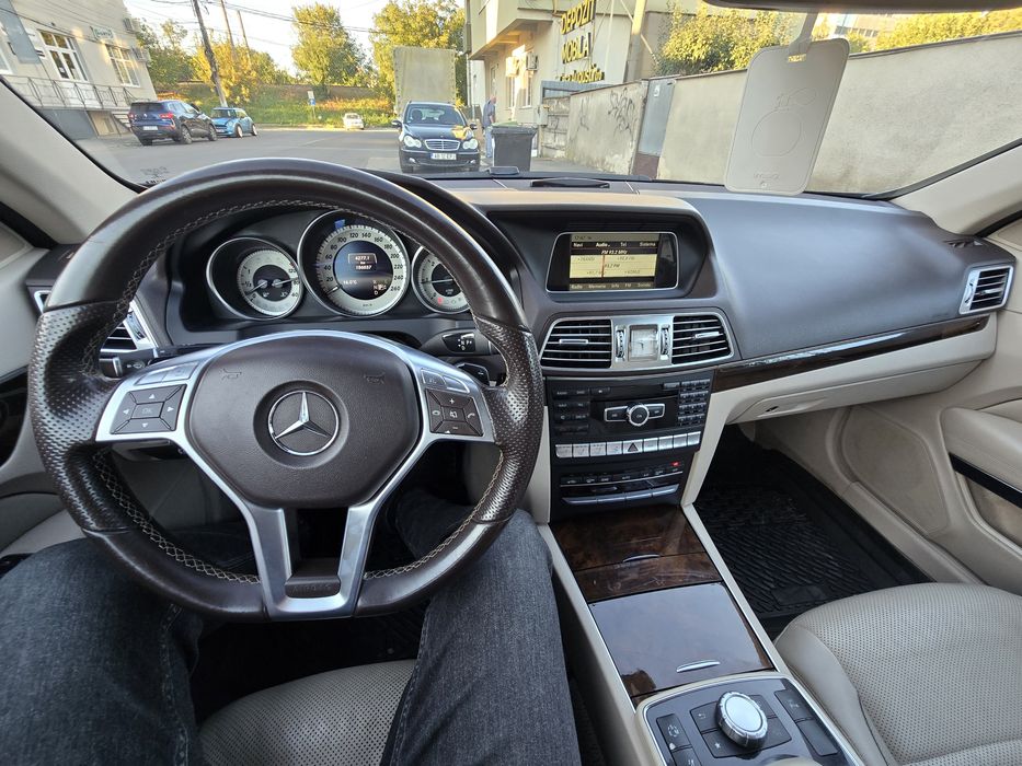 Mercedes-Benz E220 CDI Pachet AMG Cabrio

Pachet AMG

Faruri automate/