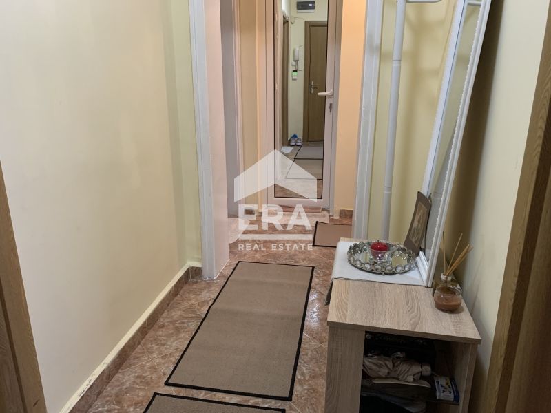 Просторен 4-стаен в центъра на Бургас – 2 спални, отделна кухня, широк