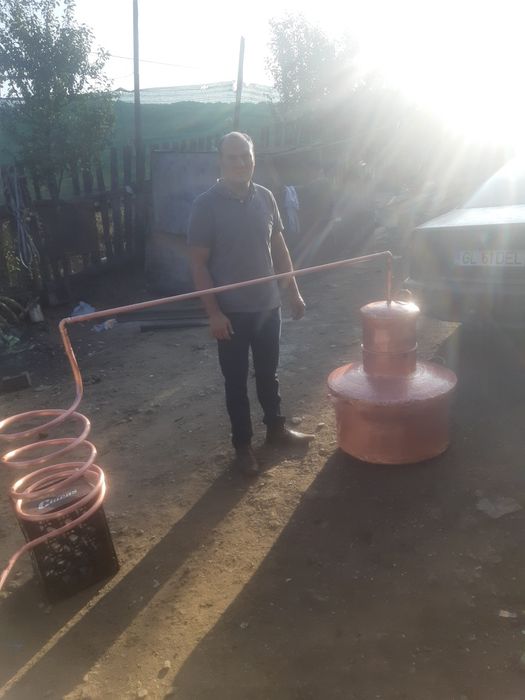 Vand cazane de tuica din cupru alimentar are 130l cu fundu de 3mm pere