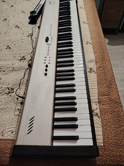 Vând pian digital Roland Stage Piano  FP 5