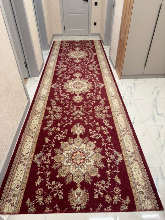 Продам ковёр красный