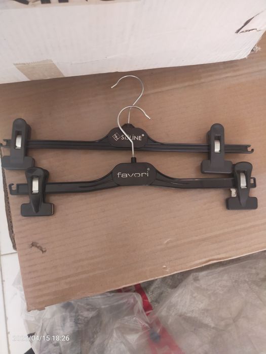 Вешалки для одежды.