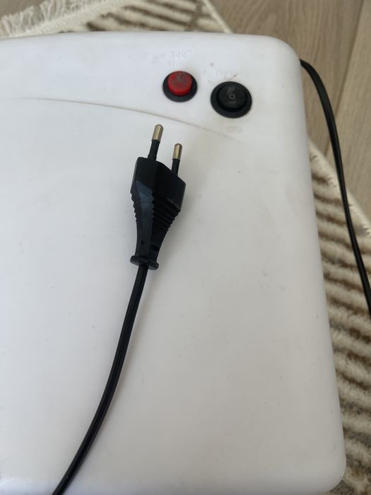 Продам лампу для ногтей