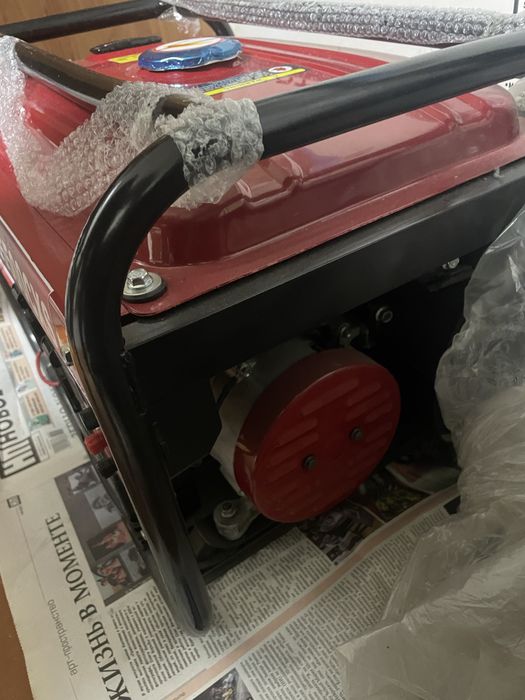 Продам бензиновый генератор Новый