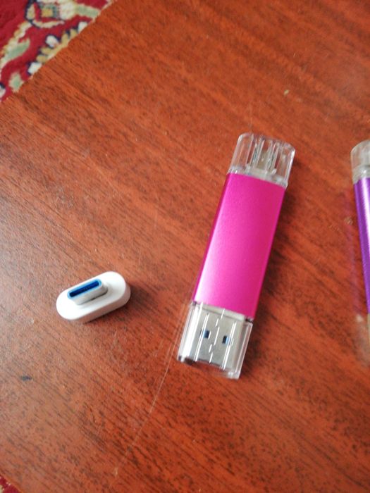 Флешка 32 ГБ  продаётся