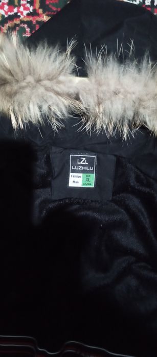 Kurtka sotiladi 50000