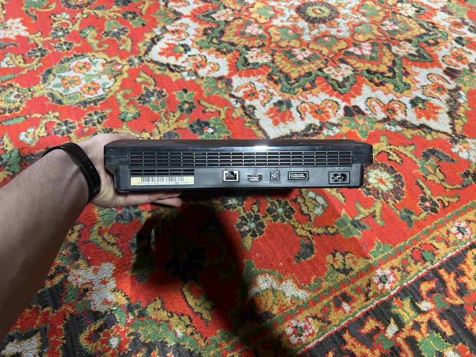 PlayStation 3 Slim (PS3) + joystick + o‘yinlar