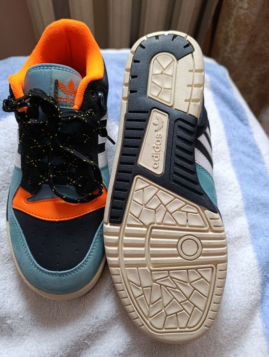 Продам срочно кроссовки