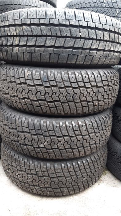 anvelope 225/65r16c iarnă profil 9mm marca Pirelli preț 320 lei bucata