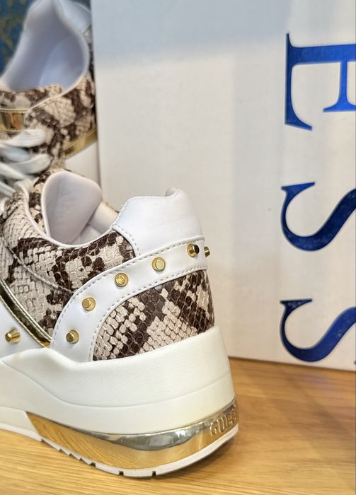 Дамски маратонки GUESS сникърси