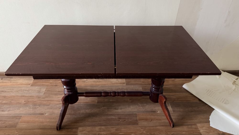 Стол обеденный продам