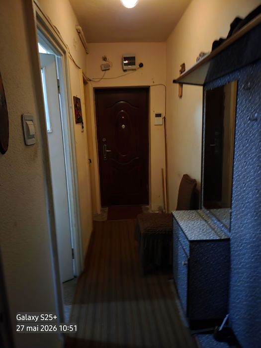Vând apartament 3 camere Giulesti, parter ,bun si pentru locuit si cabinet avocat,medical .sector 6
