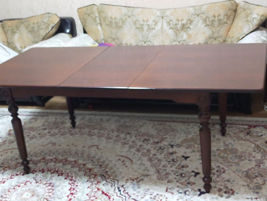 Стол для гостиной