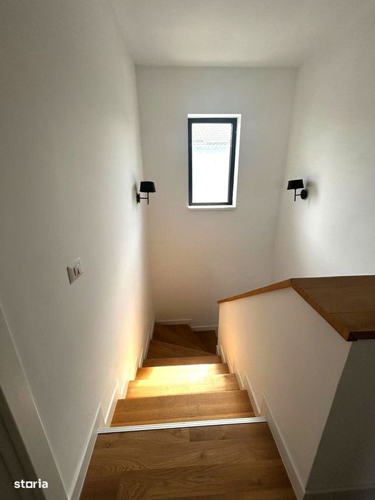 Casă de închiriat | 5 camere | Curte de 400 mp | Corbeanca
