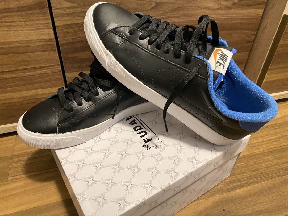 Adidasi Nike aprope noi