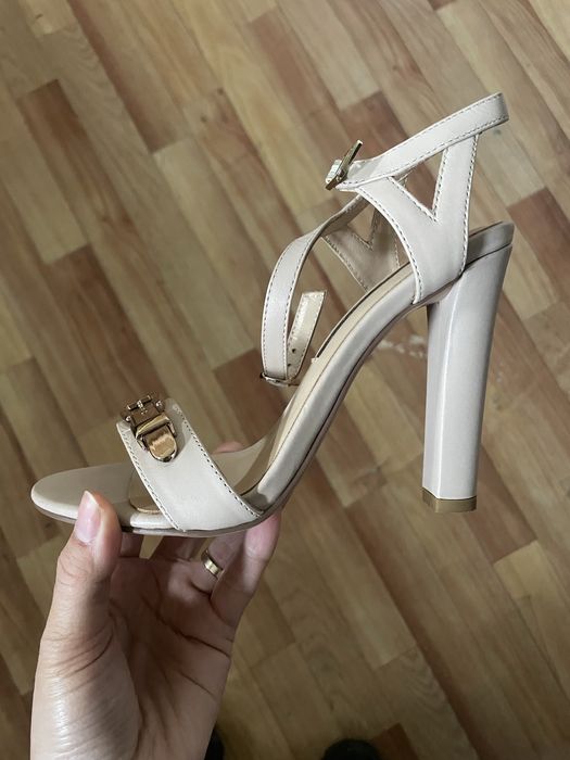 Босоножки от sasha fabiani