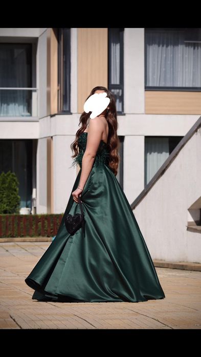 Абитуриенска рокля