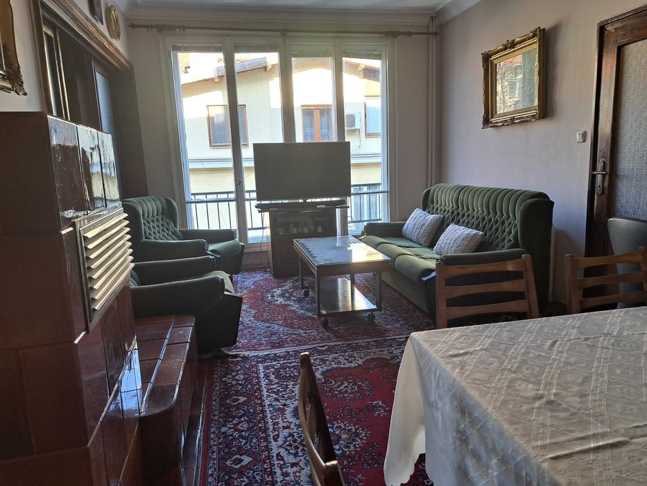 Дава се под наем Тристаен апартамент в София, Център - 85 кв.м за 586.5 € - Снимка #1