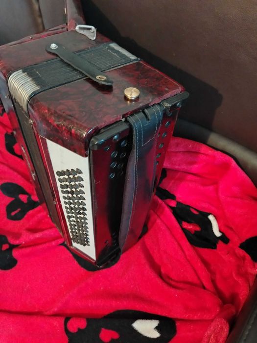 Acordeon Hohner 80 basi