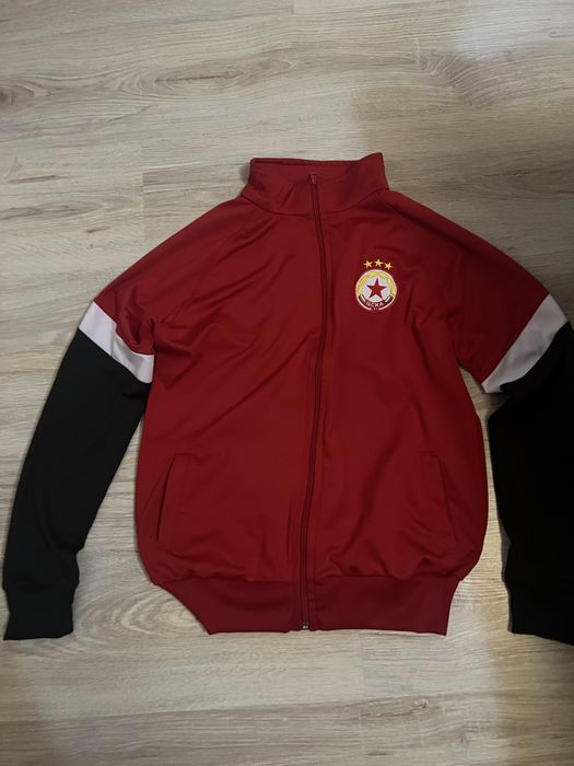 Продавам горнище на Цска чисто ново без забележки.