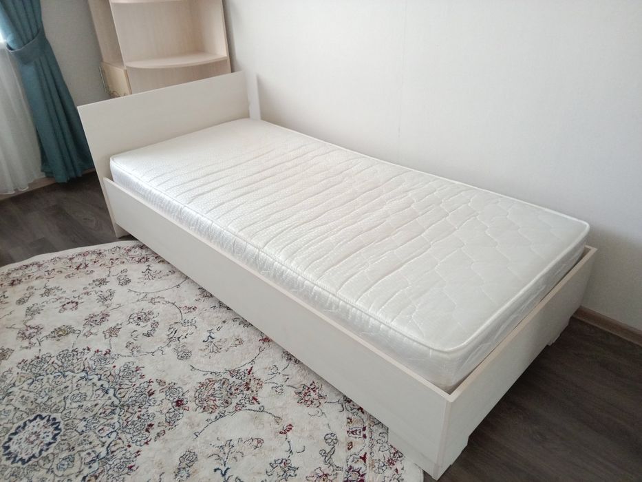 Продам шкаф для одежды и кровать. .