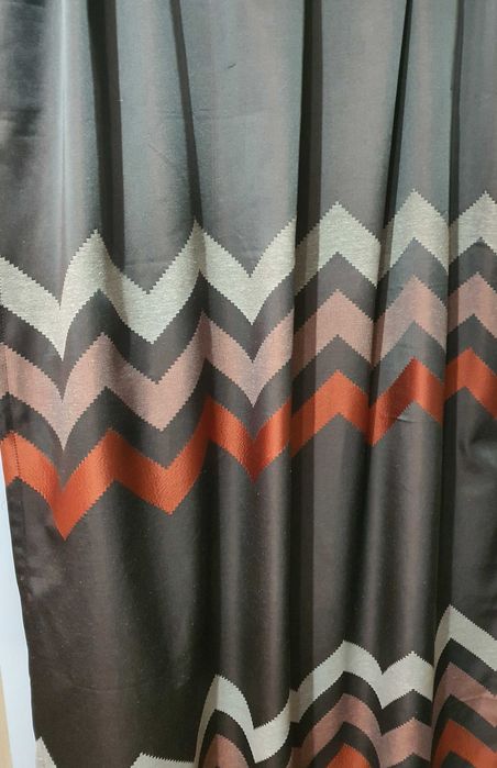 Плътни завеси 2 броя 60 лева.