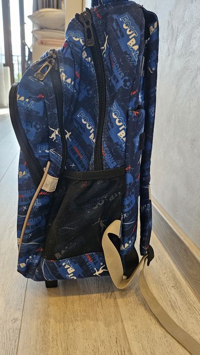 Ученическа раница с колела