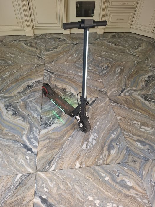 Vând  trotineta  electrică