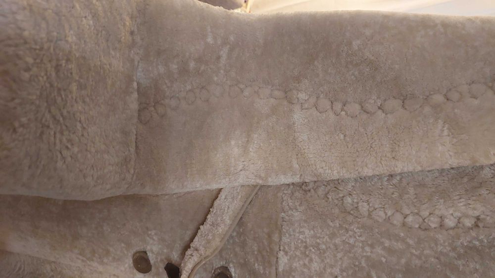 Blana naturala gri, lunga, de mouton, cu detaliu de nurca la gluga