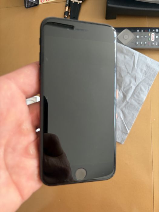 Продавам Iphone SE 128GB
