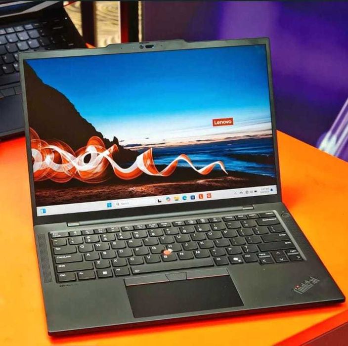 Lenovo Thinkpad T14s /32 GB RAM /Intel i5 nou /garantie 2027 /Bucuresti