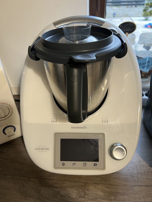 Vând aparat de gătit Thermomix 5