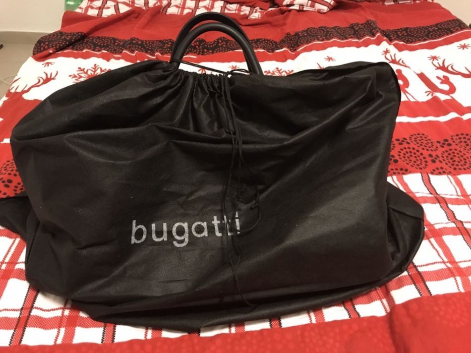 Vând geanta piele originala Bugatti.