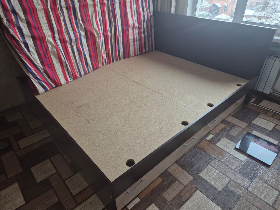 Кровать с матрасом