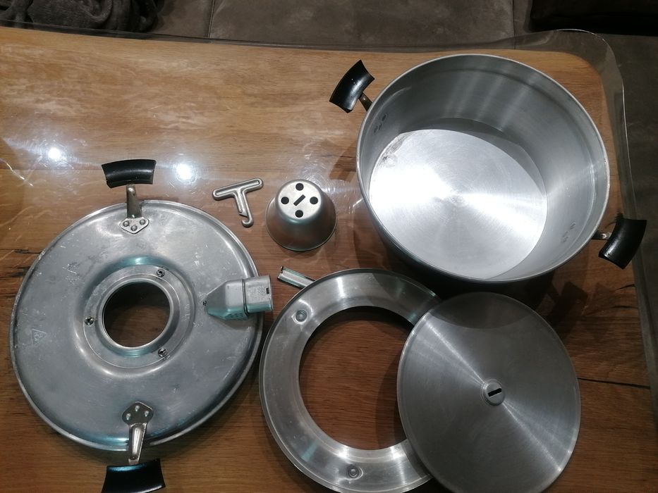 Продавам електрическа тенджера.