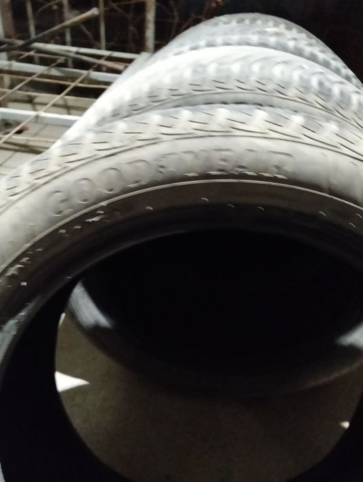 Продаються шины комплект