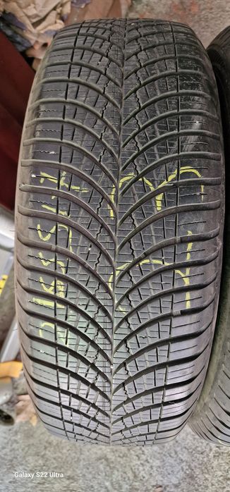 215/65/17 Goodyear Vector 4S